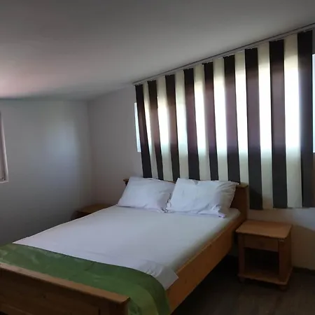 Hostel Pensiunea Mary *